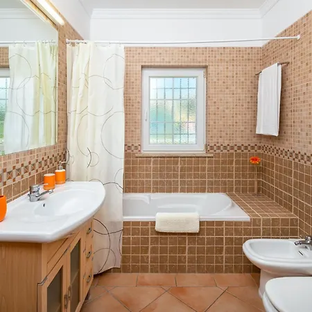 Holiday home 8 Schlafzimmer Villa- Pool- Bbq- By Interhome Albufeira