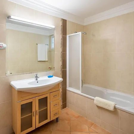 Holiday home 8 Schlafzimmer Villa- Pool- Bbq- By Interhome *