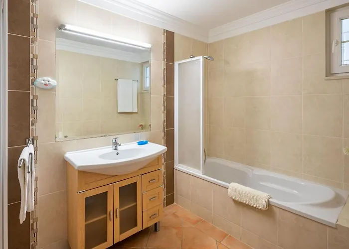 Holiday home 8 Schlafzimmer Villa- Pool- Bbq- By Interhome *